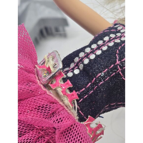 Bratz Doll Birthday Bash - Cloe With Clothing- Belt Flaws - Picture 8 of 16